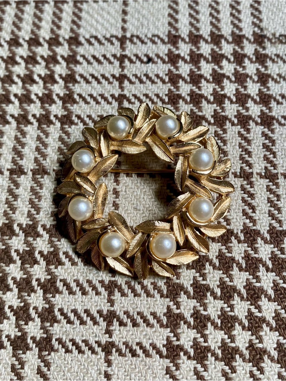 Avon Gold Pearl Wreath Brooch - Classic Women Jewelry